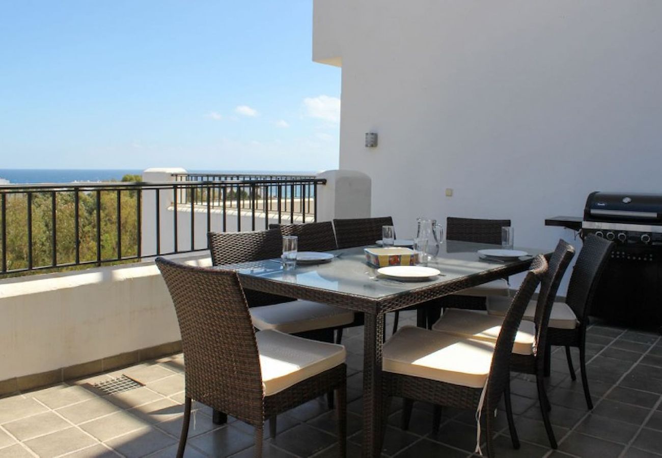 Terraced House in Casares - Spacious 4 Bedroom Townhouse in Bahia de Casares 