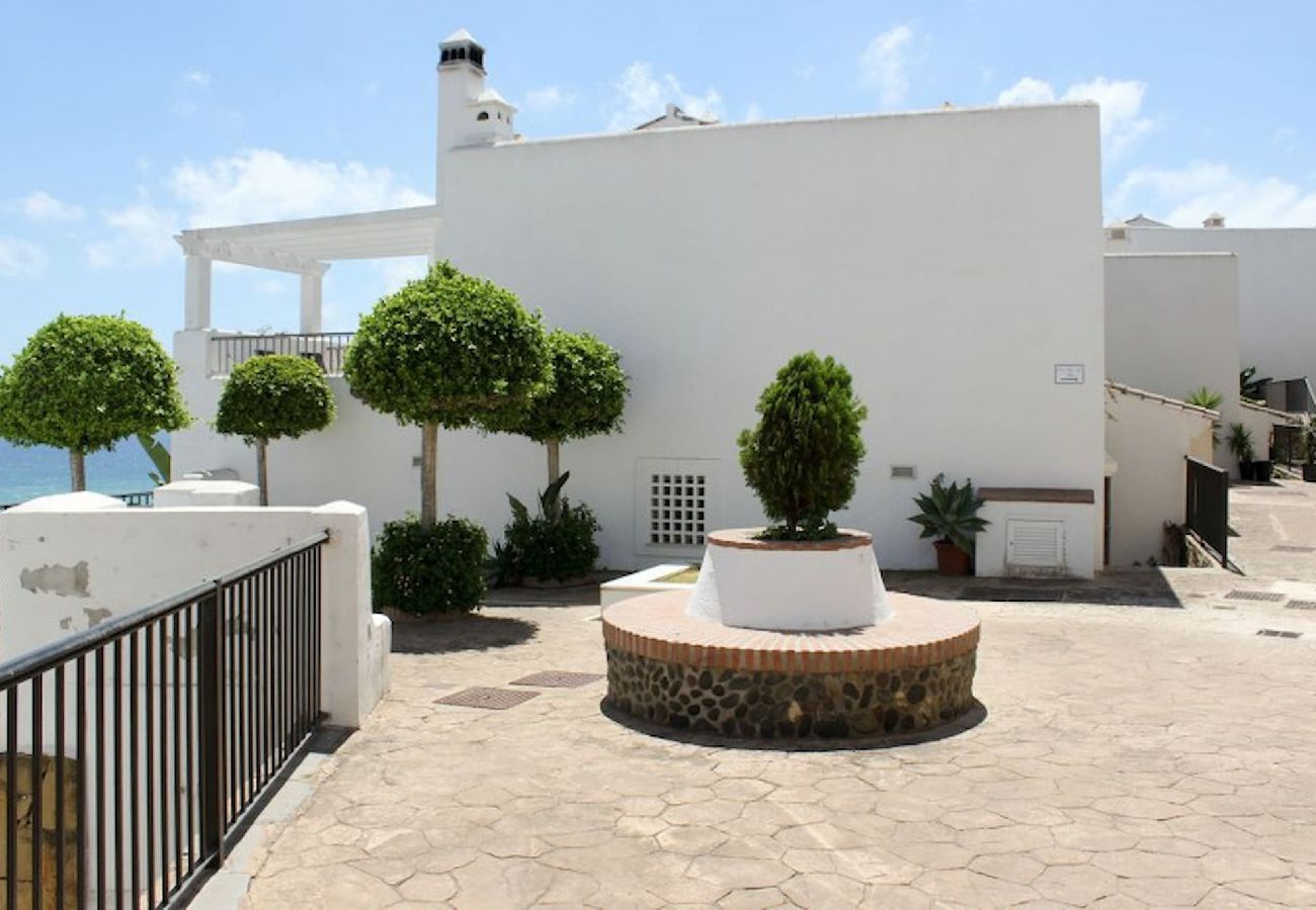 Terraced House in Casares - Spacious 4 Bedroom Townhouse in Bahia de Casares 