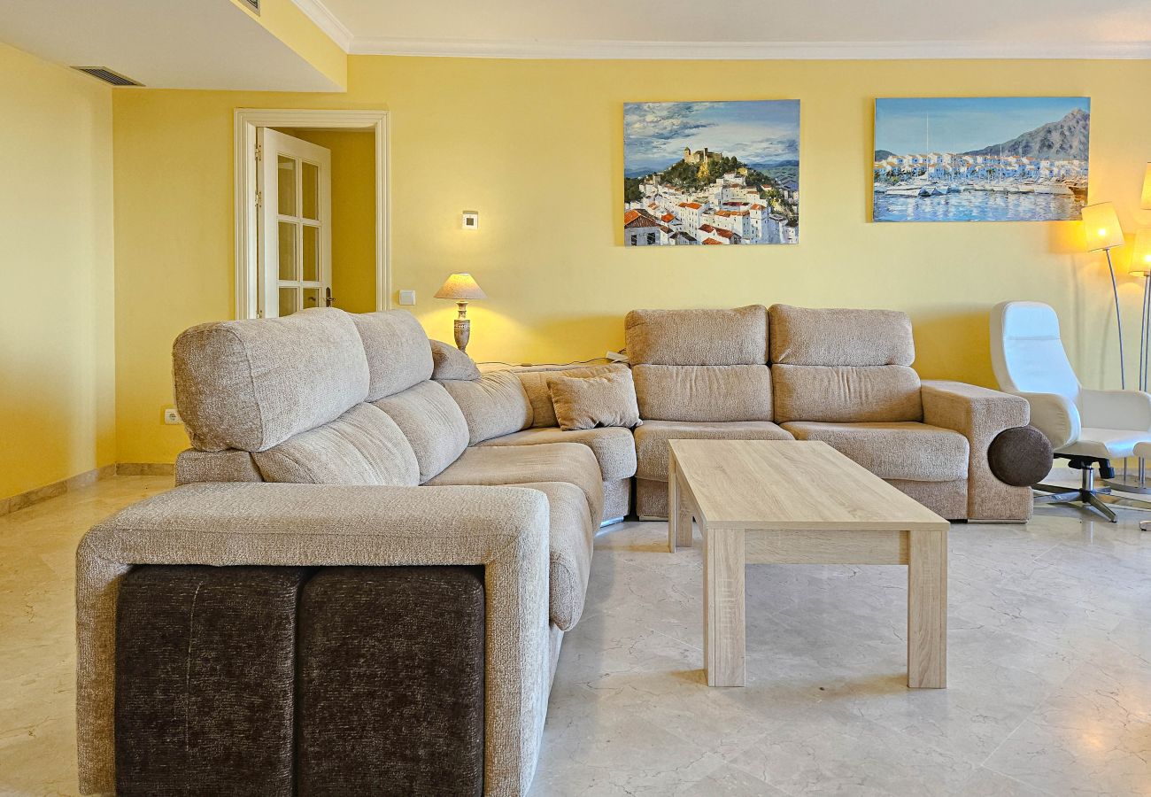 Terraced House in Casares - Spacious 4 Bedroom Townhouse in Bahia de Casares 
