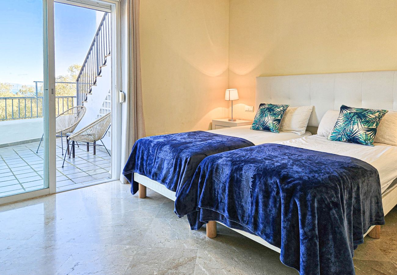 Terraced House in Casares - Spacious 4 Bedroom Townhouse in Bahia de Casares 