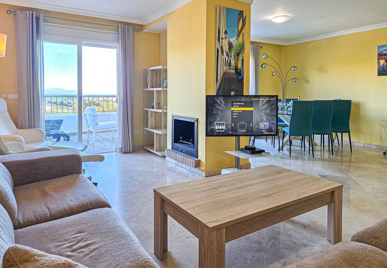 Terraced House in Casares - Spacious 4 Bedroom Townhouse in Bahia de Casares 