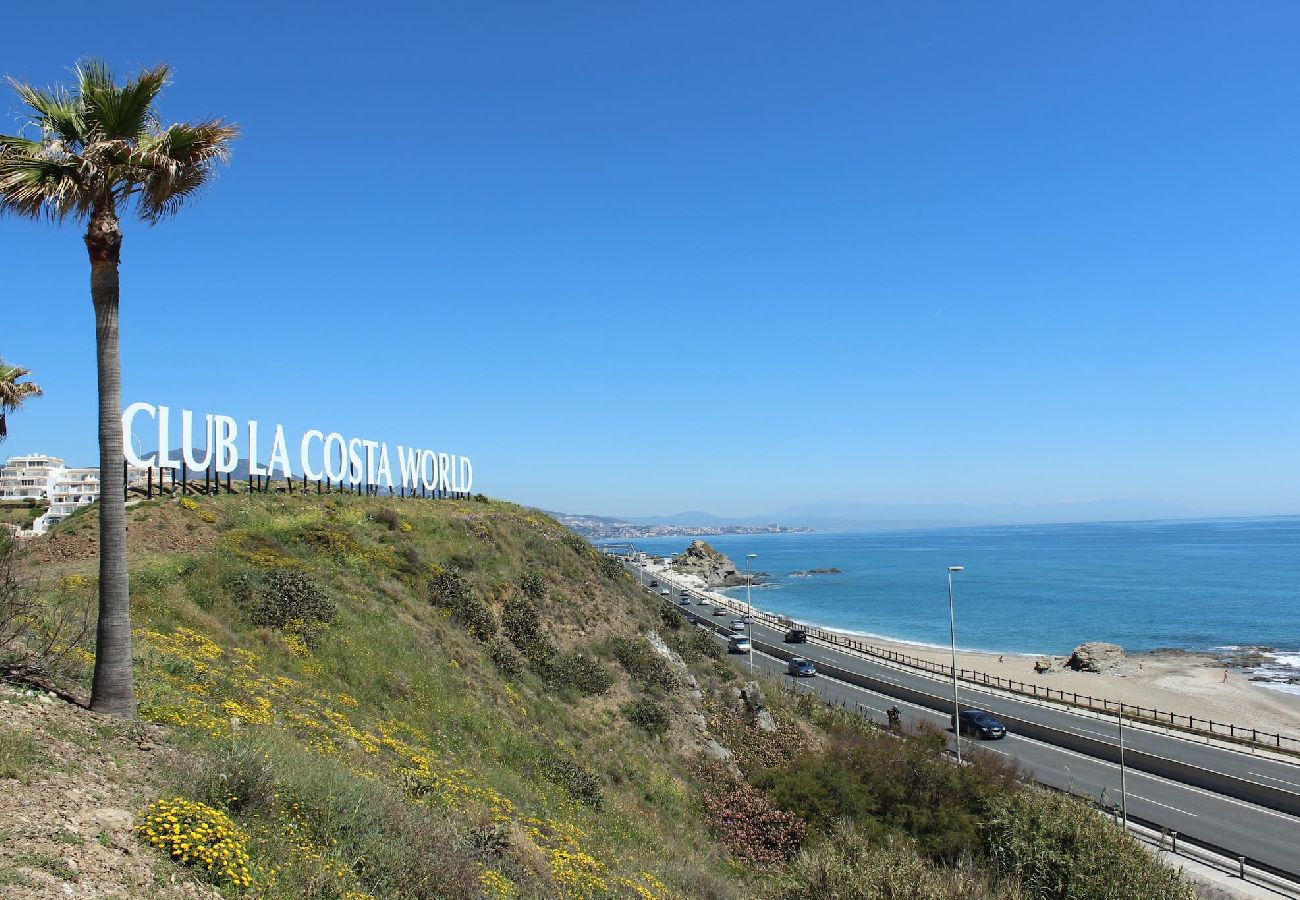 Apartment in Fuengirola - 2 bed townhouse Marina del Sol near beach and town 