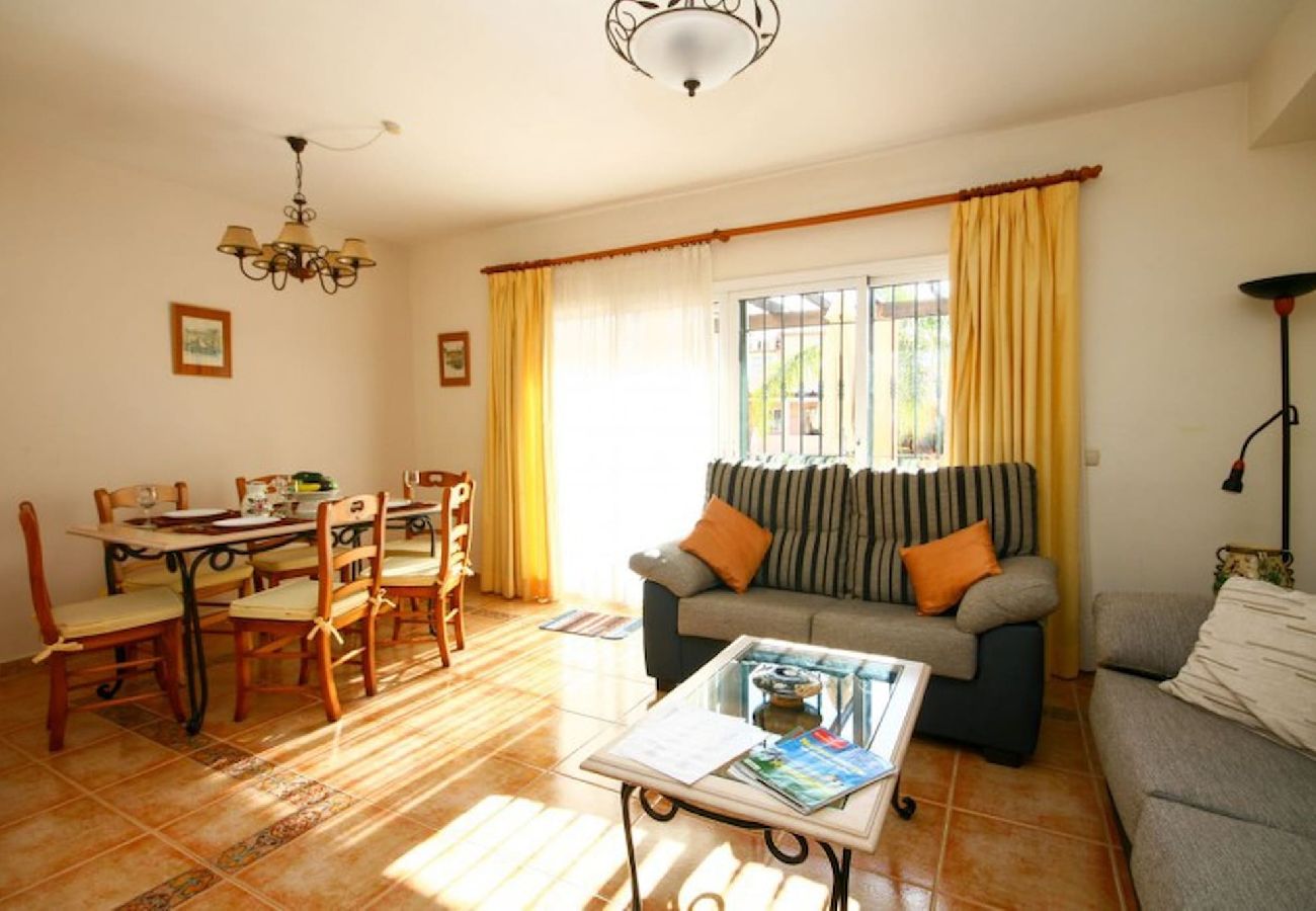 Terraced House in Mijas Costa - Three Bedroom Town House to rent in Calahonda 