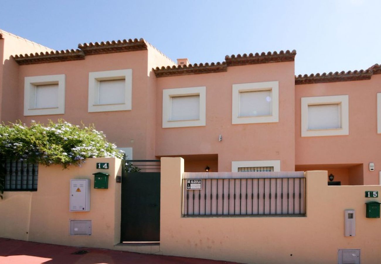 Terraced House in Mijas Costa - Three Bedroom Town House to rent in Calahonda 