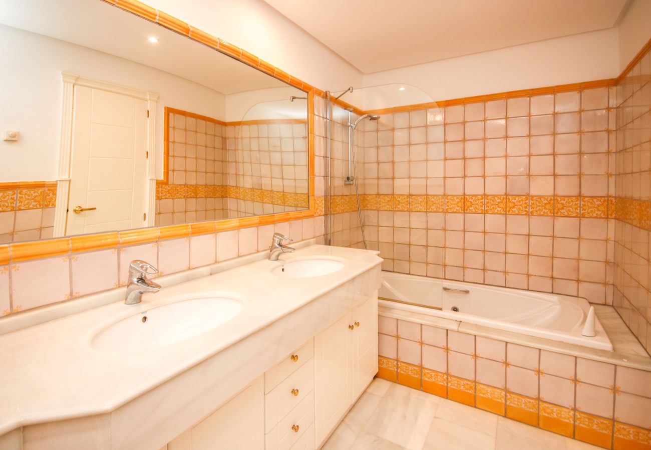 Apartment in San Pedro de Alcántara - Beach front 3 bedroom apartment in San Pedro 