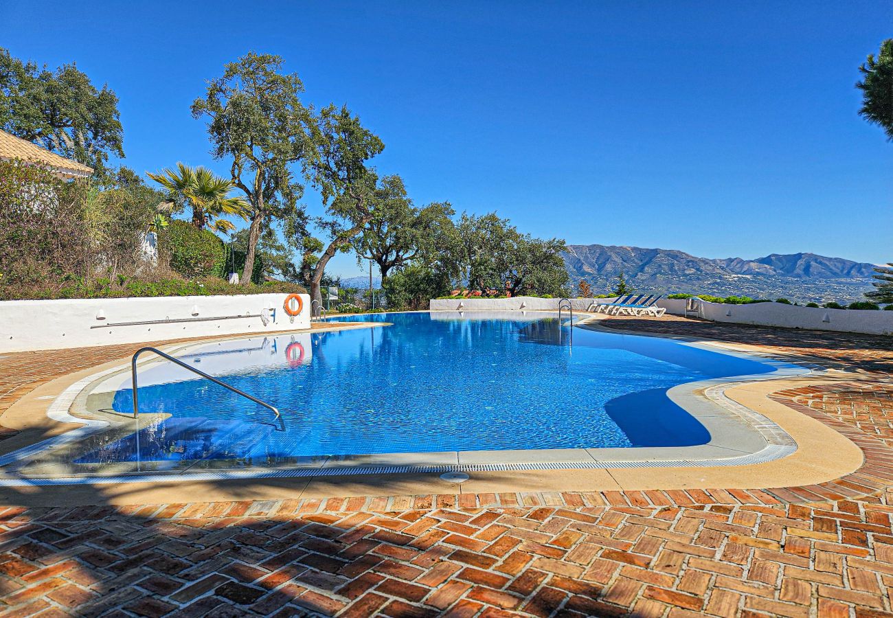 Apartment in Ojen - Three bedroom apartment La Mairena Elviria 