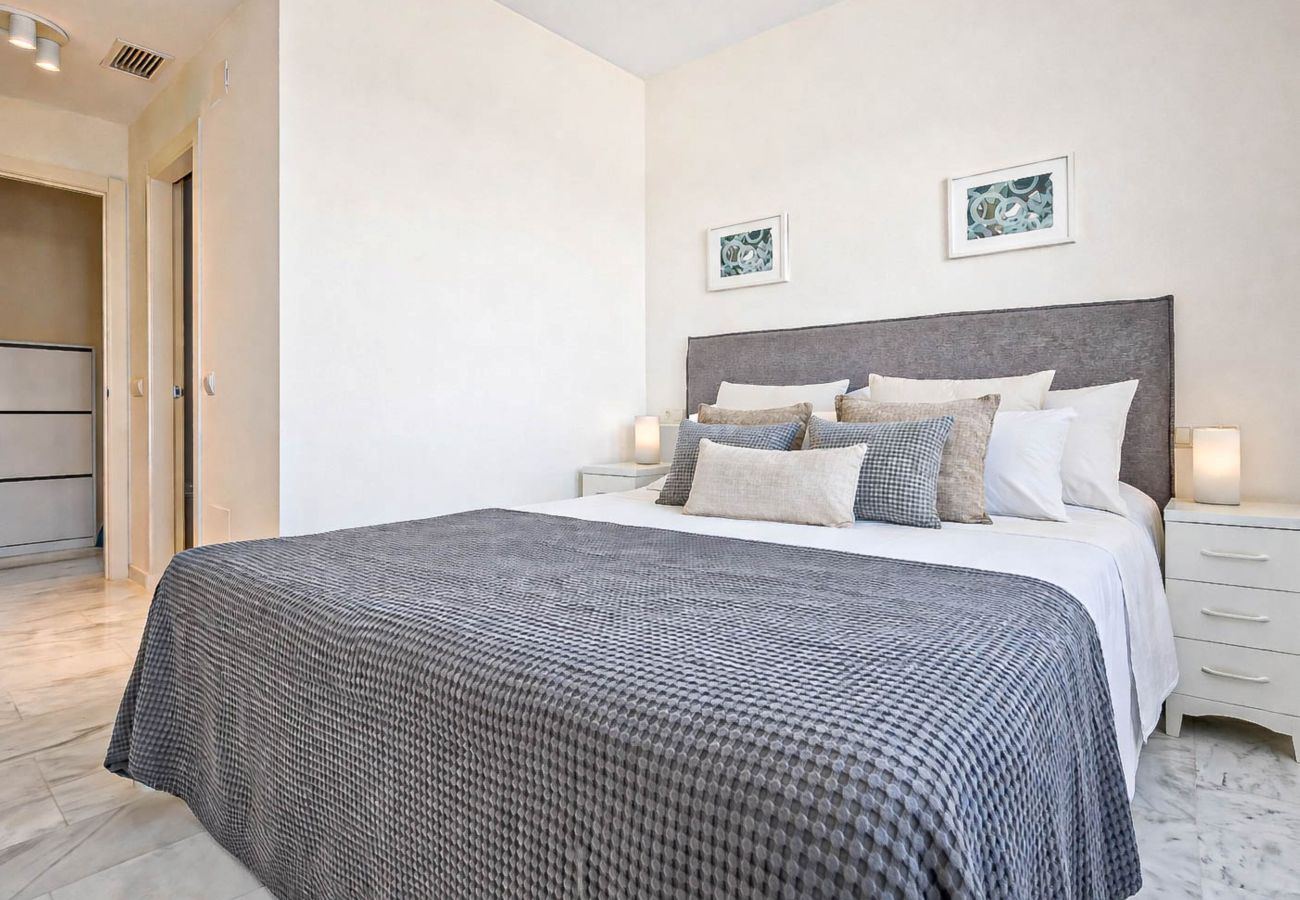 Apartment in Estepona - Apt with views over Valle Romano Golf Estepona 