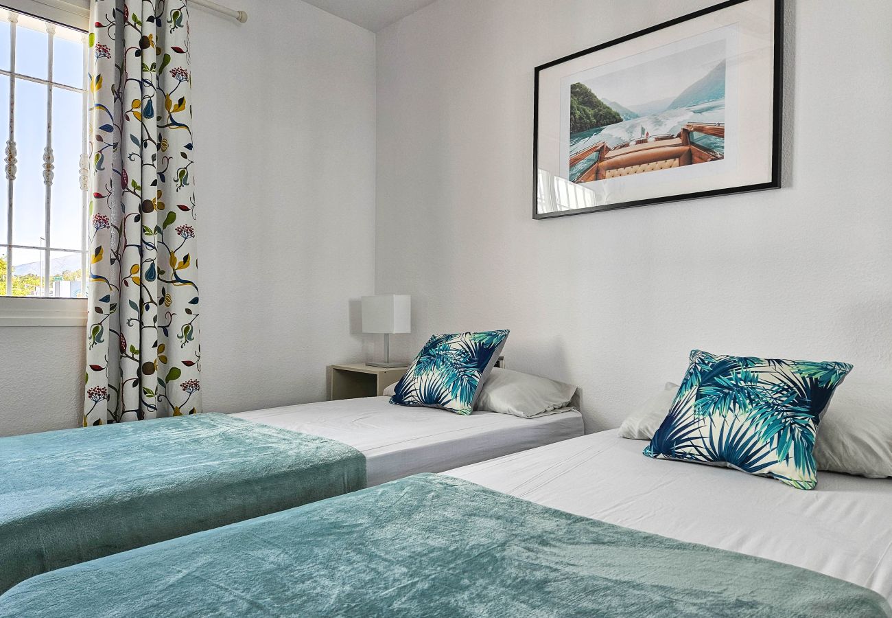 Apartment in La Cala de Mijas - 2 bedroom apt in La Cala de Mijas 100m from Beach 