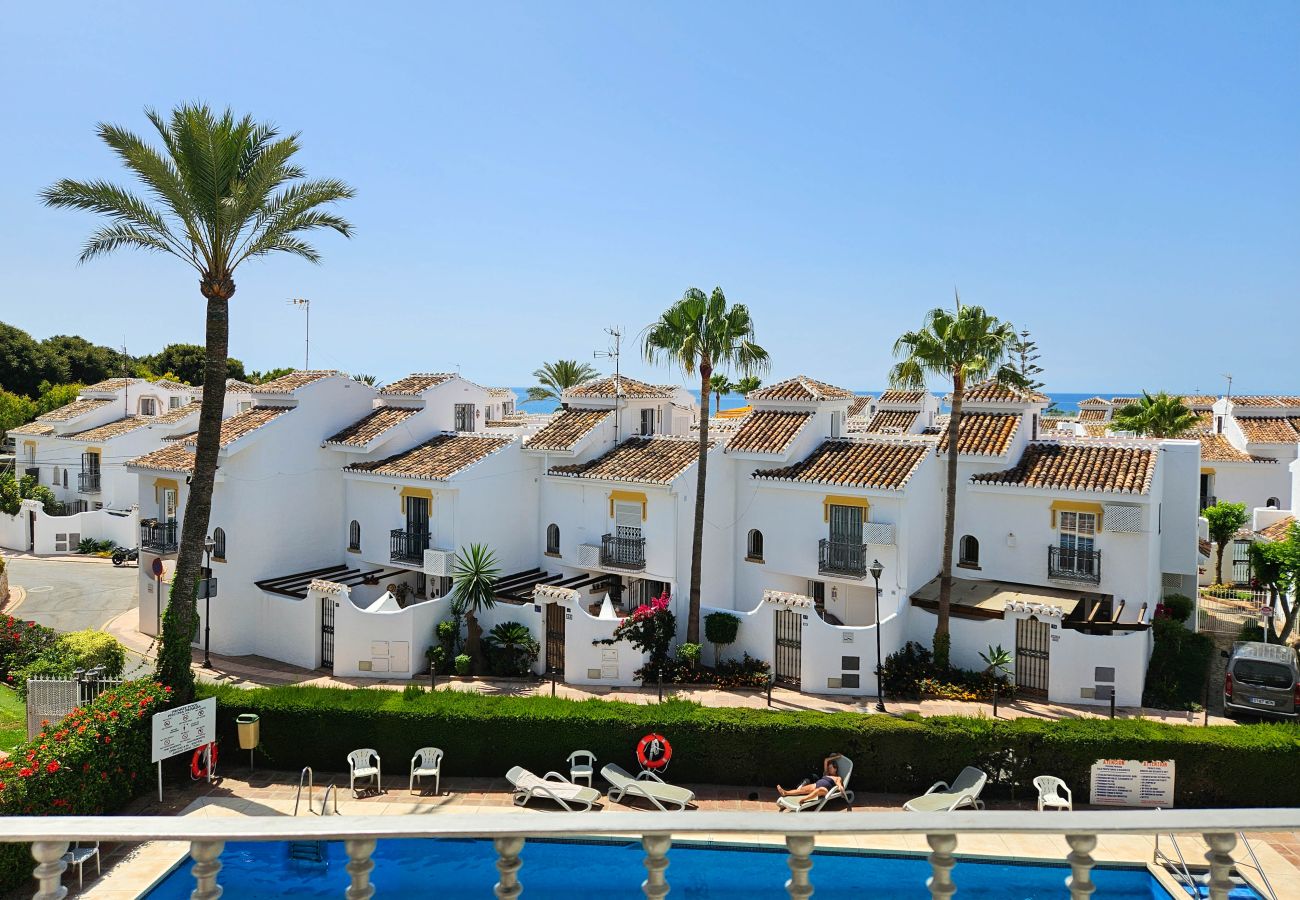 Apartment in La Cala de Mijas - 2 bedroom apt in La Cala de Mijas 100m from Beach 