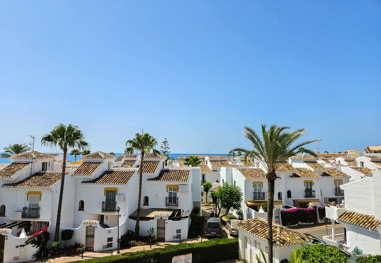Apartment in La Cala de Mijas - 2 bedroom apt in La Cala de Mijas 100m from Beach 