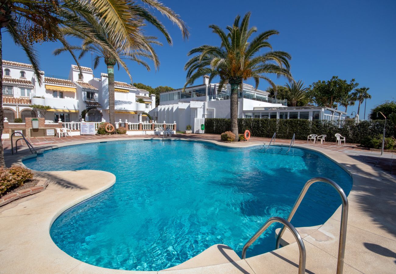 Apartment in La Cala de Mijas - 2 bedroom apt in La Cala de Mijas 100m from Beach 