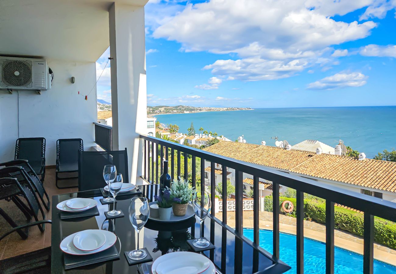 Apartment in Mijas Costa - Beautiful sea views @ Torrenueva near La Cala 