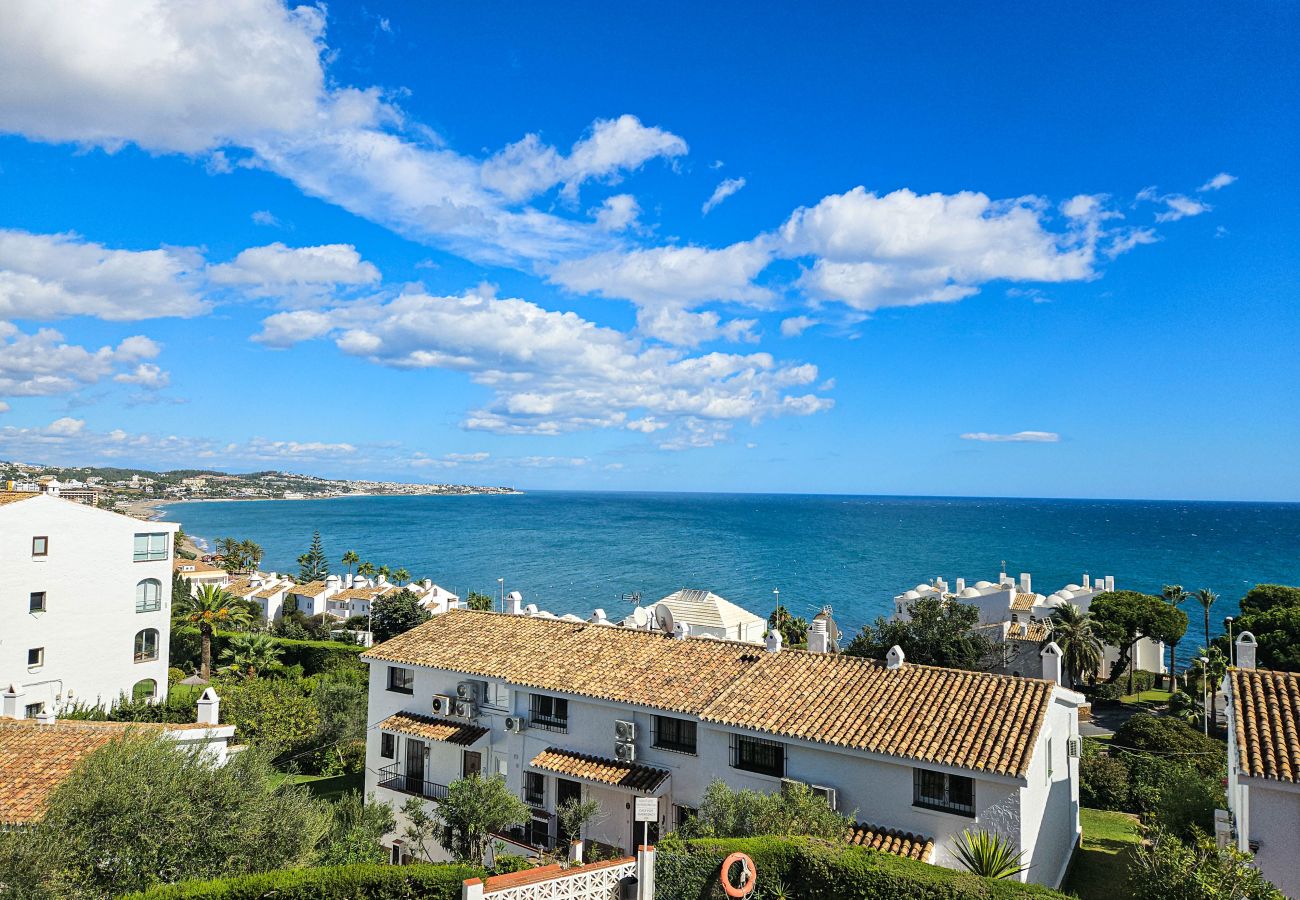 Apartment in Mijas Costa - Beautiful sea views @ Torrenueva near La Cala 
