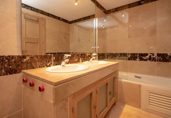 Apartment in Manilva - Marina de Castillo Beachfront Puerto Duquesa  Apartment in Manilva - Marina de Castillo Beachfront Puerto Duquesa