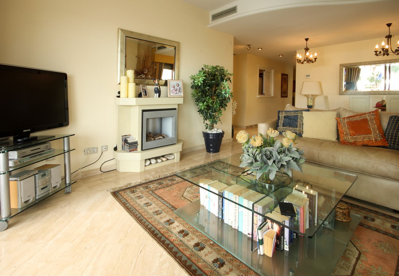 Apartment in Marbella - First floor Beach side property, San Pedro 