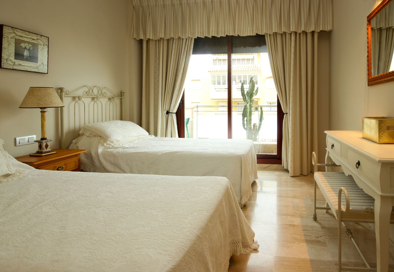 Apartment in Marbella - First floor Beach side property, San Pedro 
