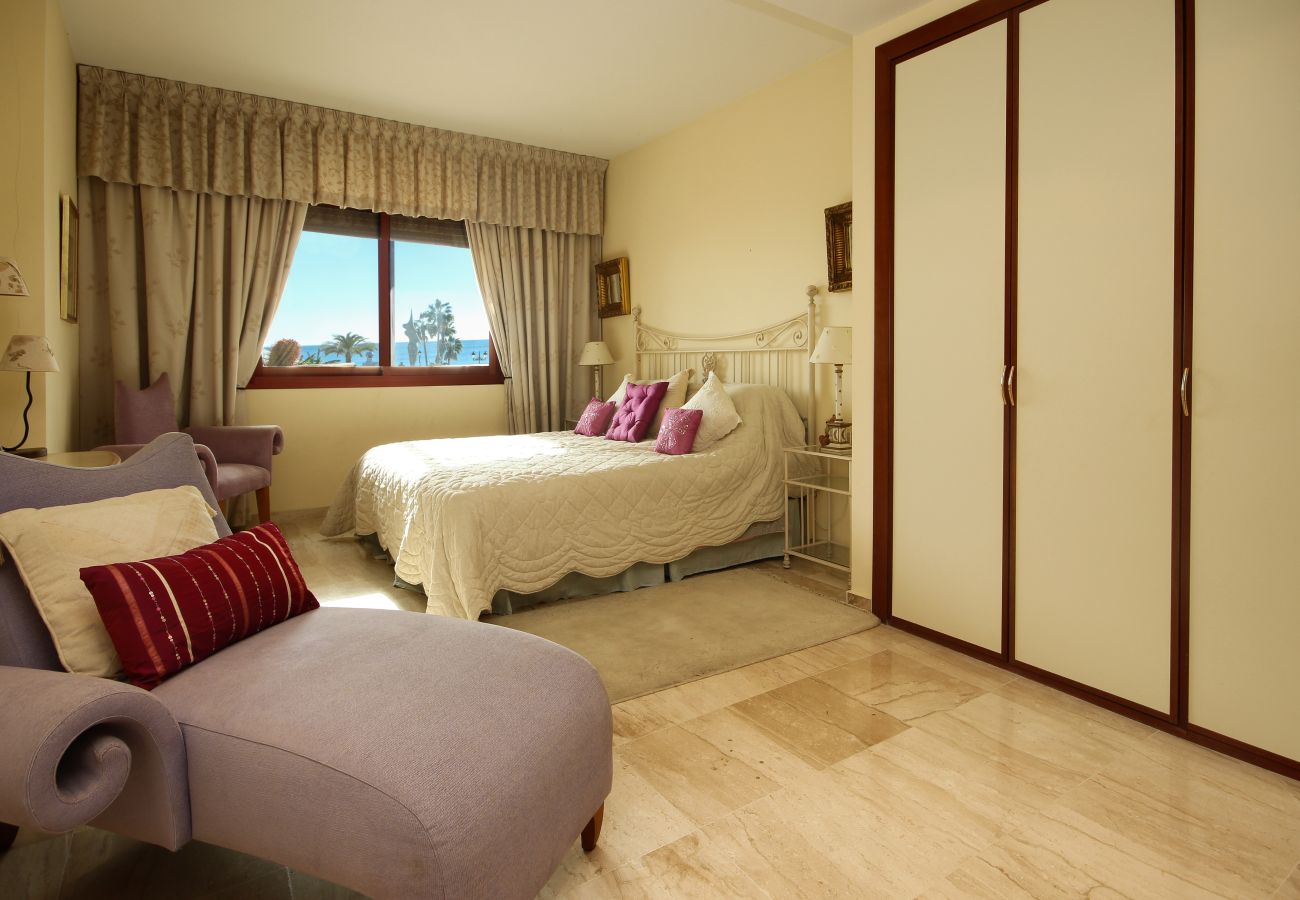 Apartment in Marbella - First floor Beach side property, San Pedro 