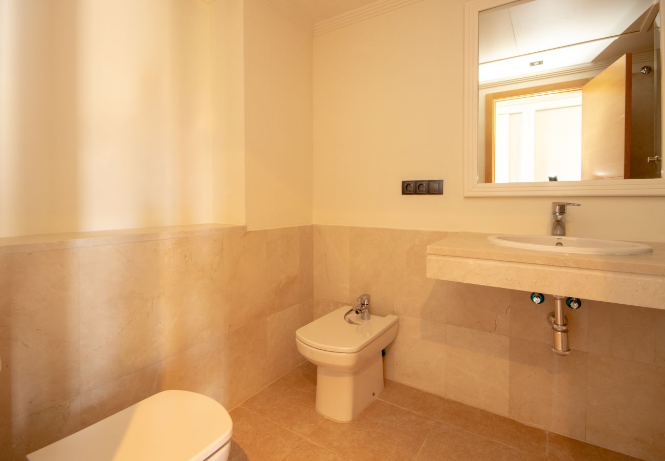 Villa in Manilva - Villa with Sea View, Pool and Beautiful Gardens. 