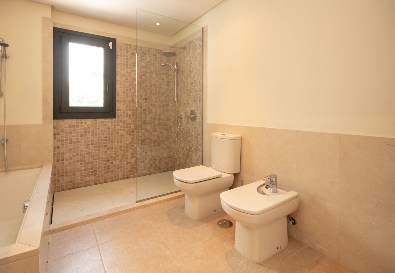 Villa in Manilva - Villa with Sea View, Pool and Beautiful Gardens. 