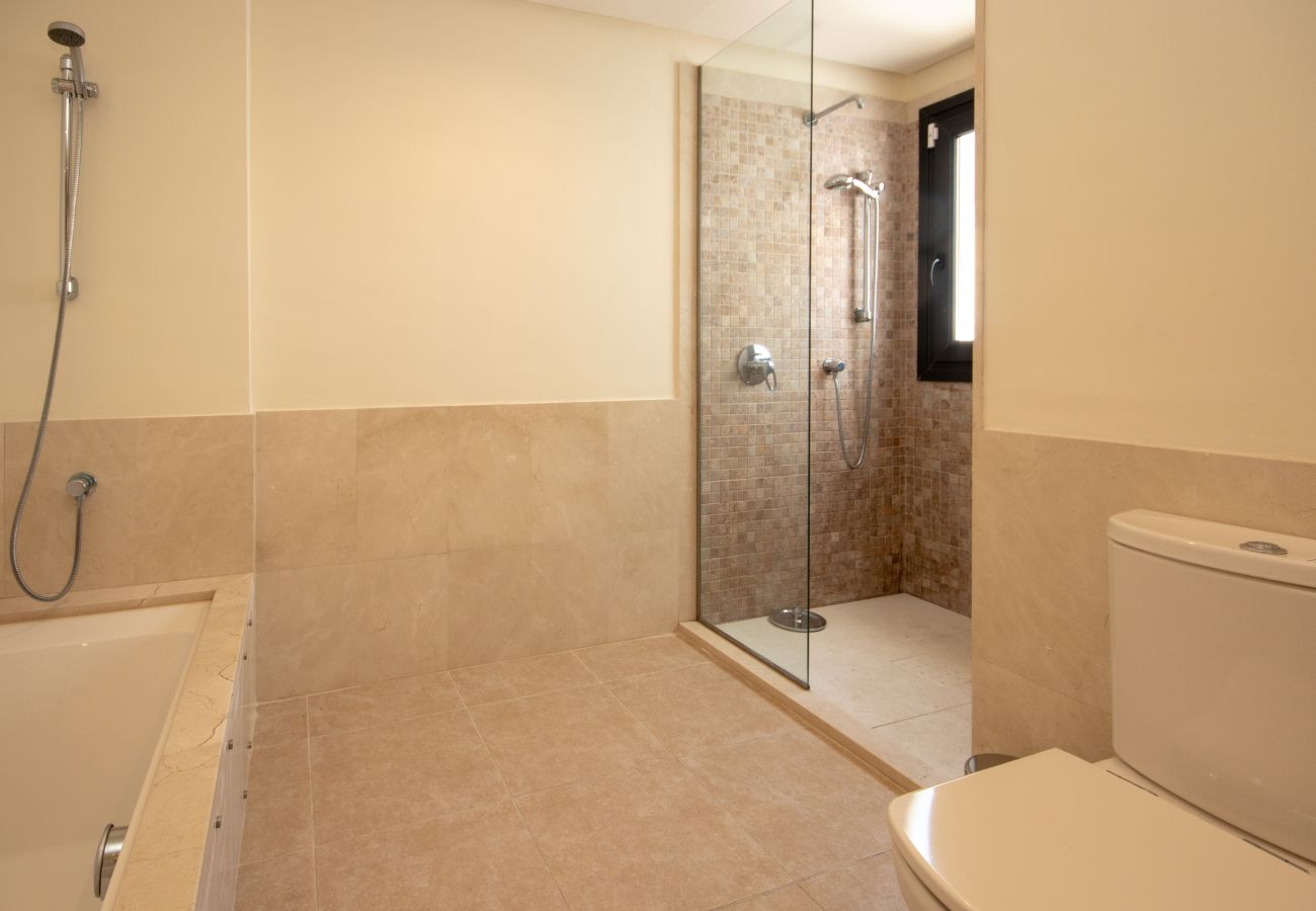 Villa in Manilva - Villa with Sea View, Pool and Beautiful Gardens. 