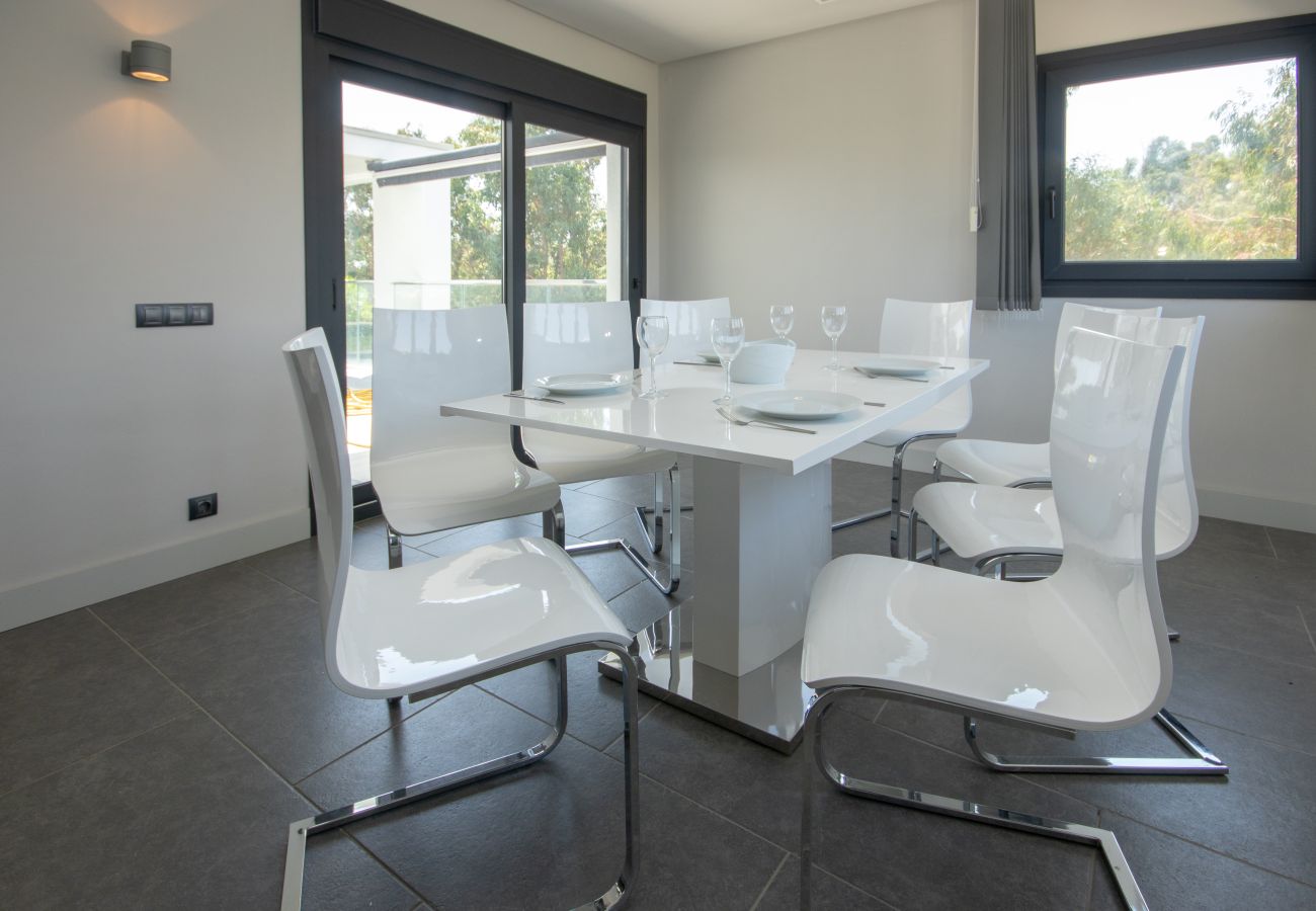 Villa in Manilva - Villa with Sea View, Pool and Beautiful Gardens. 