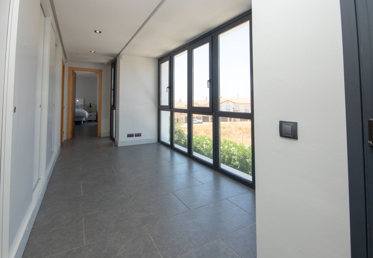 Villa in Manilva - Villa with Sea View, Pool and Beautiful Gardens. 