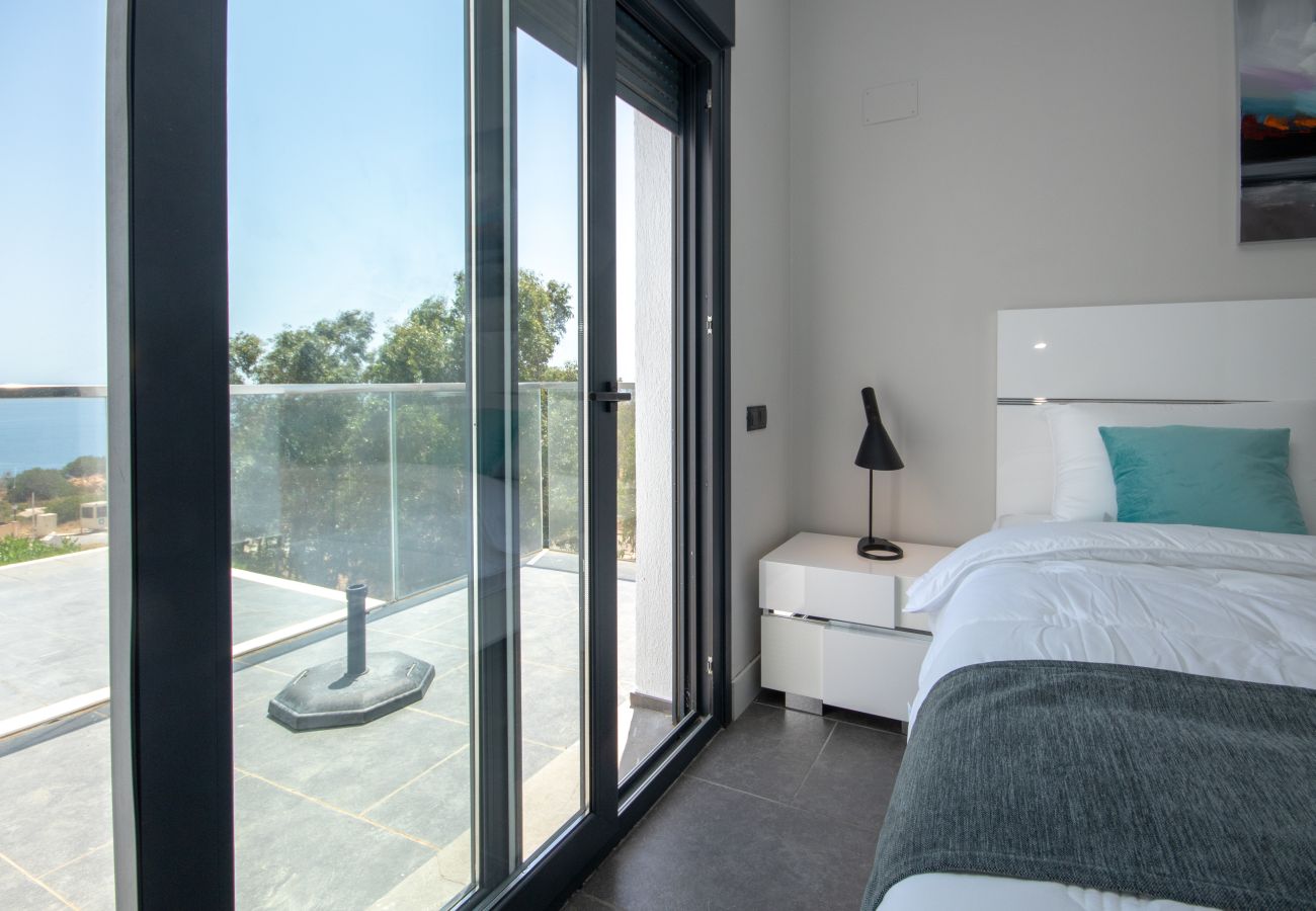 Villa in Manilva - Villa with Sea View, Pool and Beautiful Gardens. 