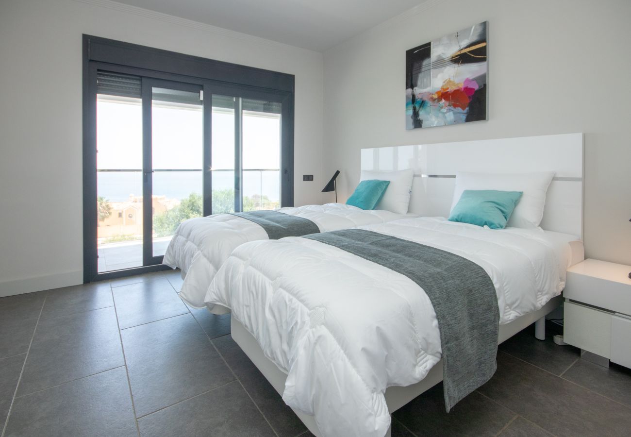 Villa in Manilva - Villa with Sea View, Pool and Beautiful Gardens. 
