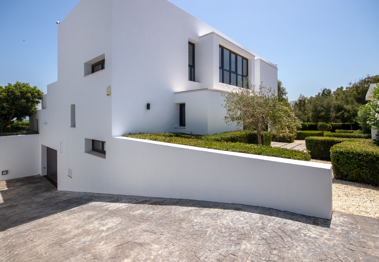 Villa in Manilva - Villa with Sea View, Pool and Beautiful Gardens. 