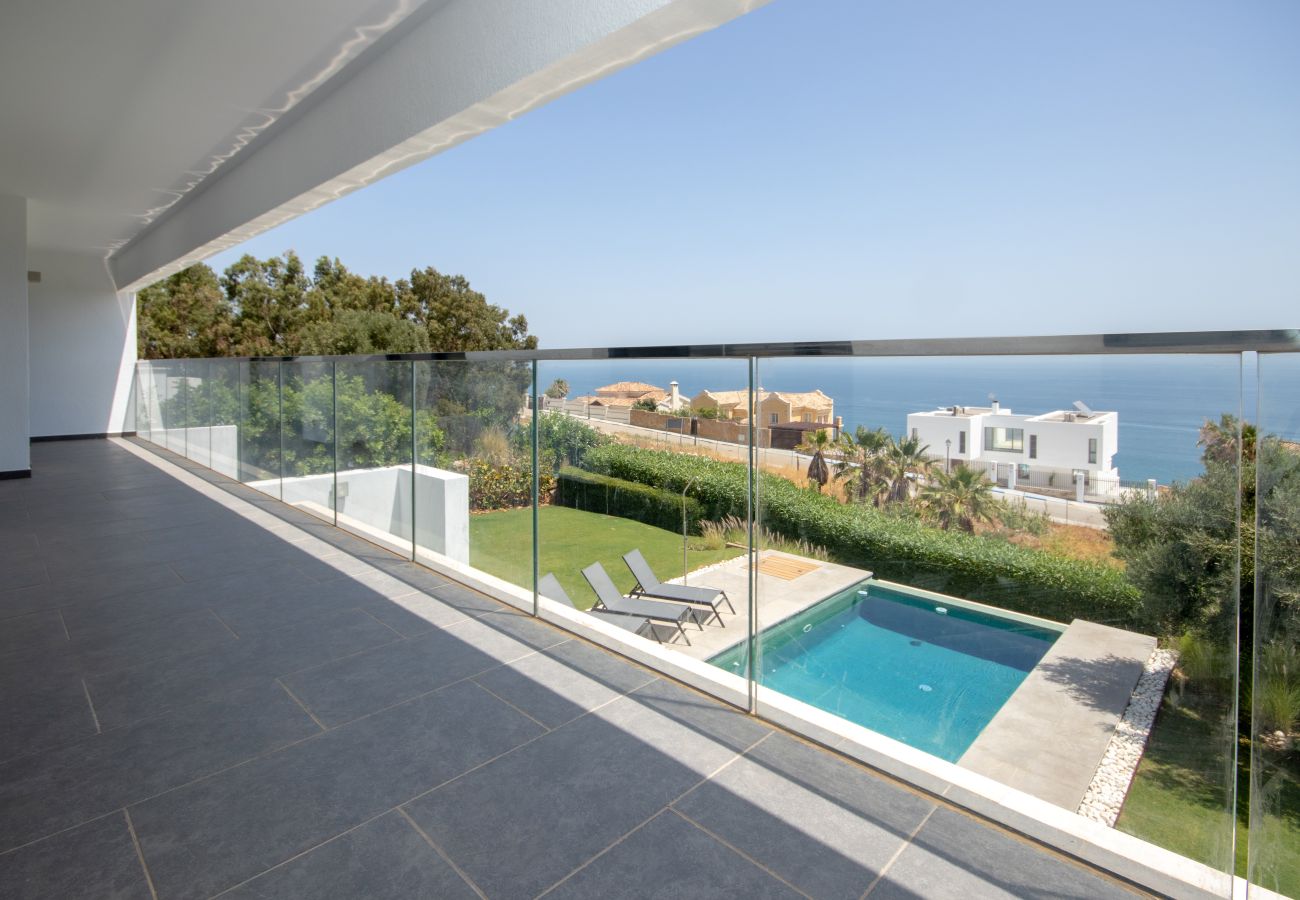 Villa in Manilva - Villa with Sea View, Pool and Beautiful Gardens. 