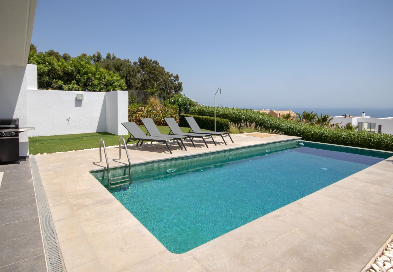 Villa in Manilva - Villa with Sea View, Pool and Beautiful Gardens. 