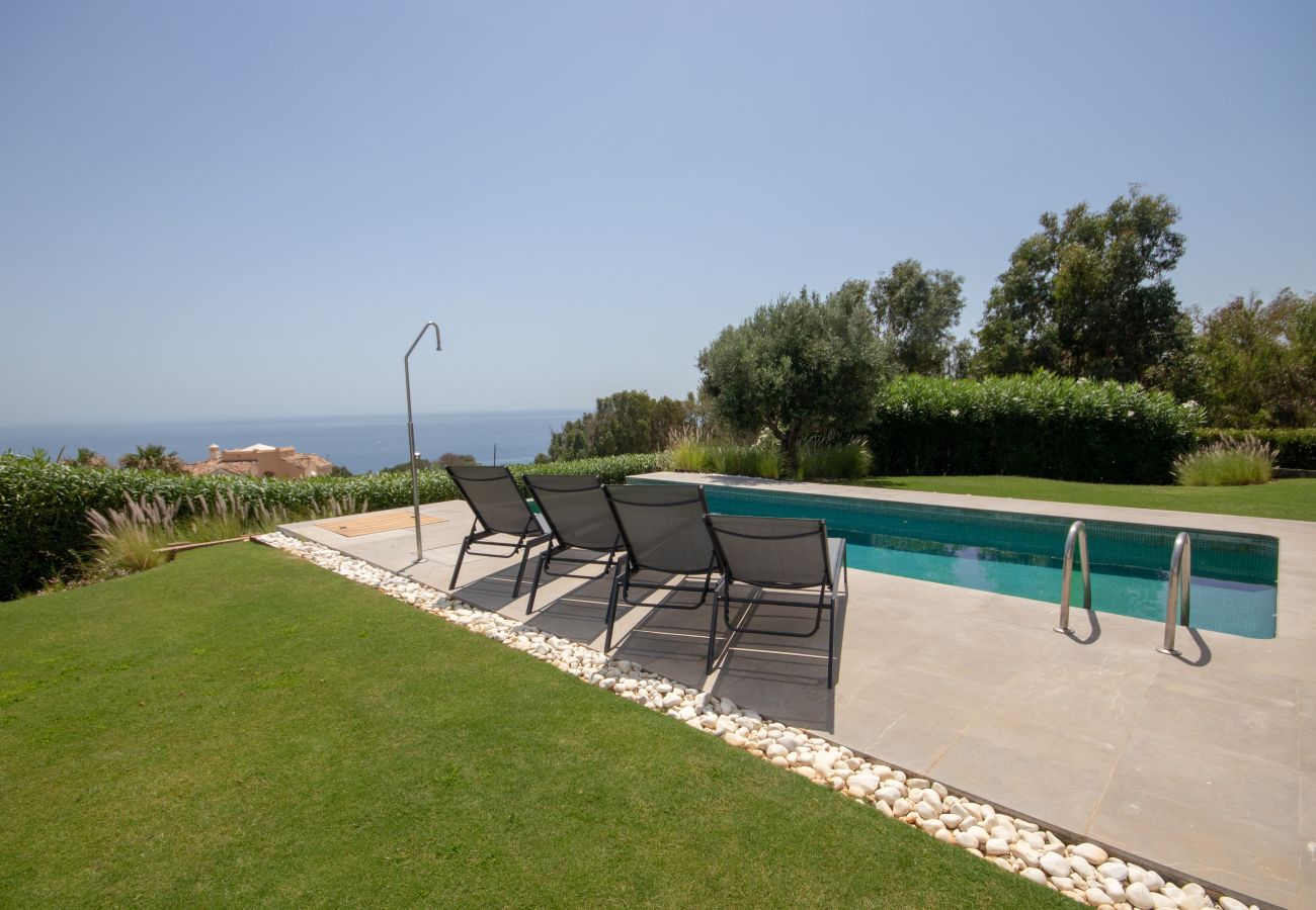Villa in Manilva - Villa with Sea View, Pool and Beautiful Gardens. 