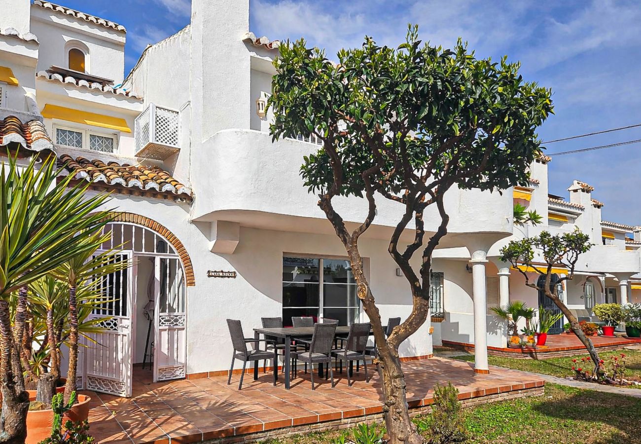 Terraced House in Mijas Costa - 3 Bed Townhouse  with roof terrace, 100m to beach 