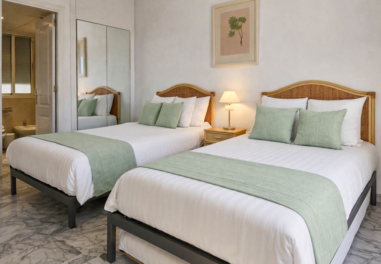 Apartment in Marbella - Puerto Banus, 400 metres to the Beach 