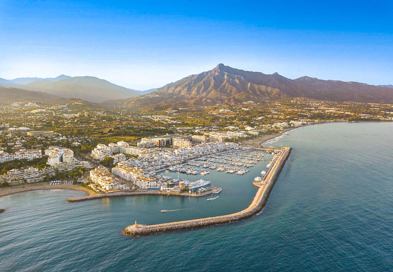 Apartment in Marbella - Puerto Banus, 400 metres to the Beach 
