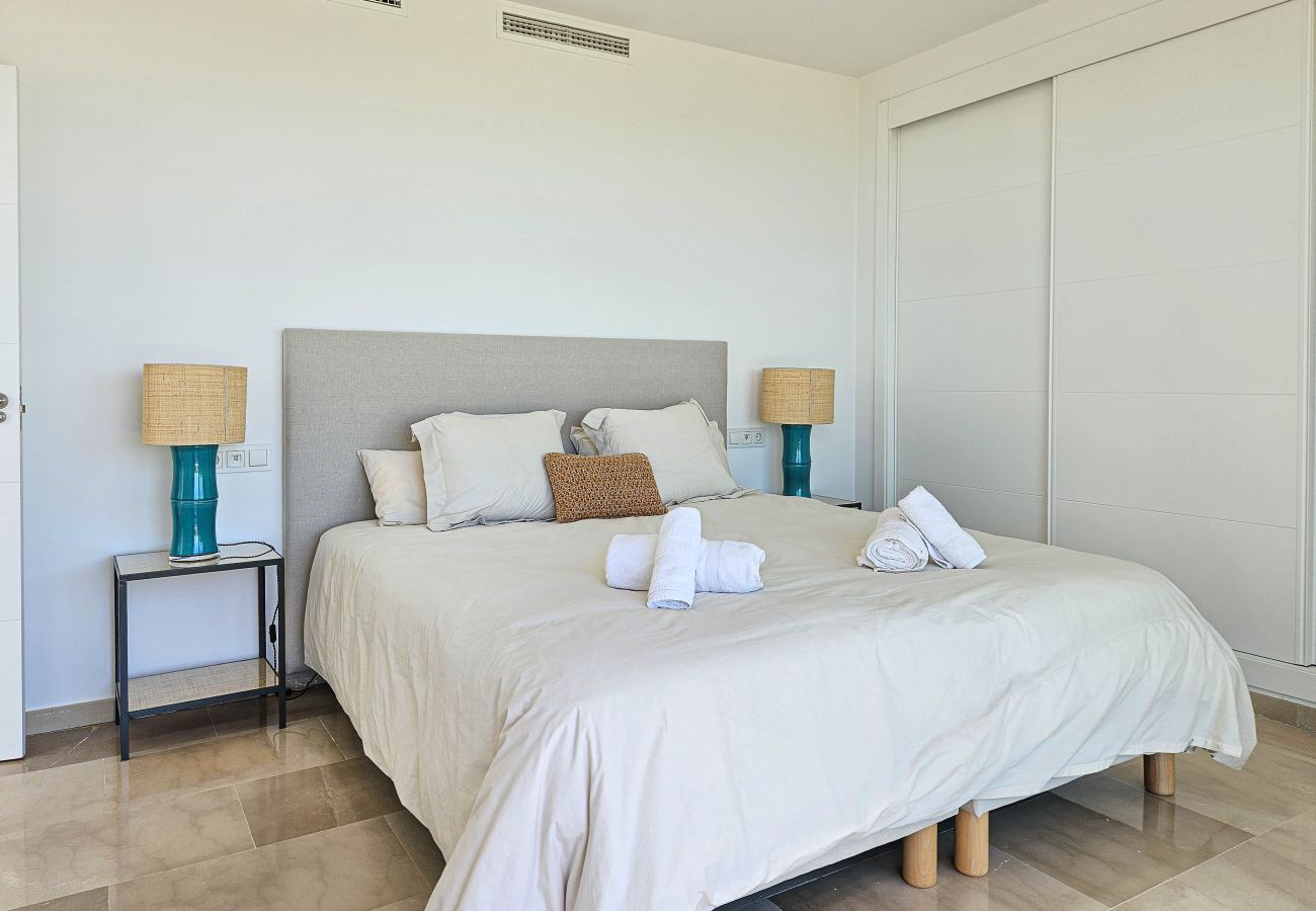 Villa in Estepona - Luxurious Frontline Golf Villa with infinity pool and sea-view