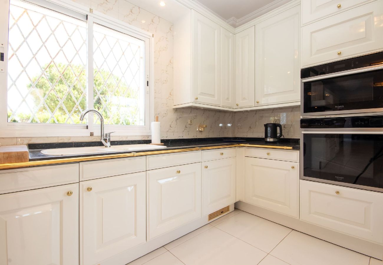 Villa in Mijas Costa - 7 Bed Villa with amazing facilities in Mijas Golf 