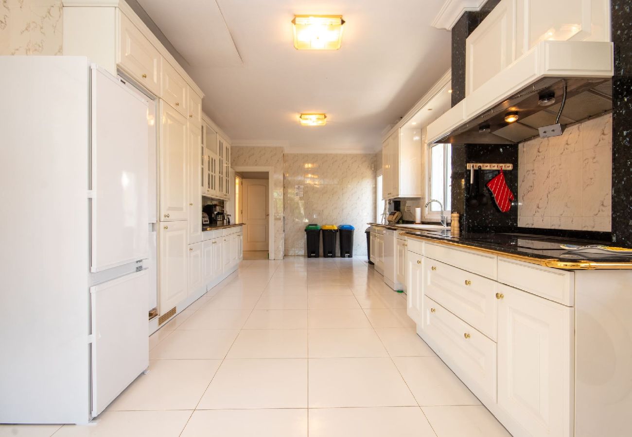 Villa in Mijas Costa - 7 Bed Villa with amazing facilities in Mijas Golf 