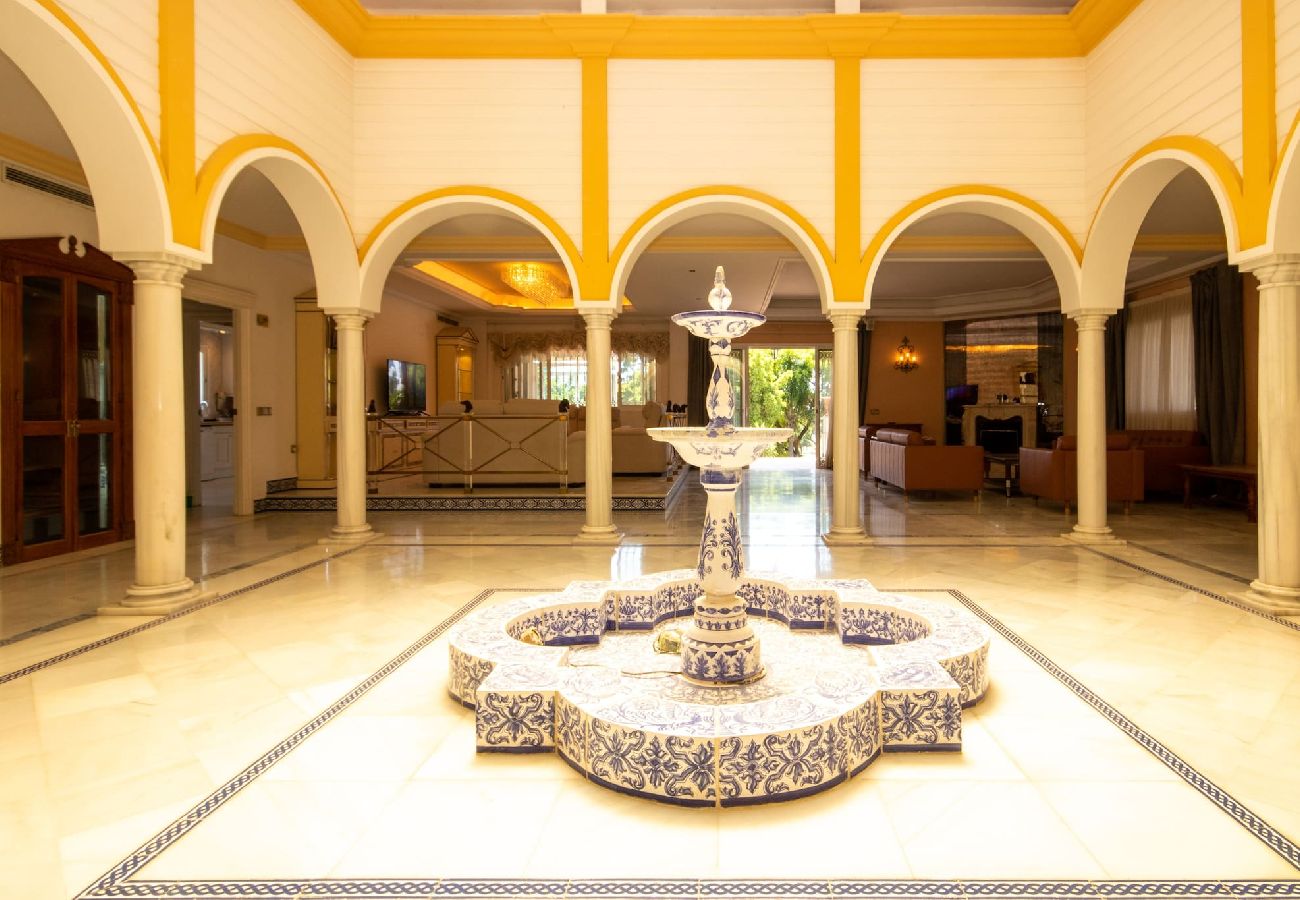 Villa in Mijas Costa - 7 Bed Villa with amazing facilities in Mijas Golf 