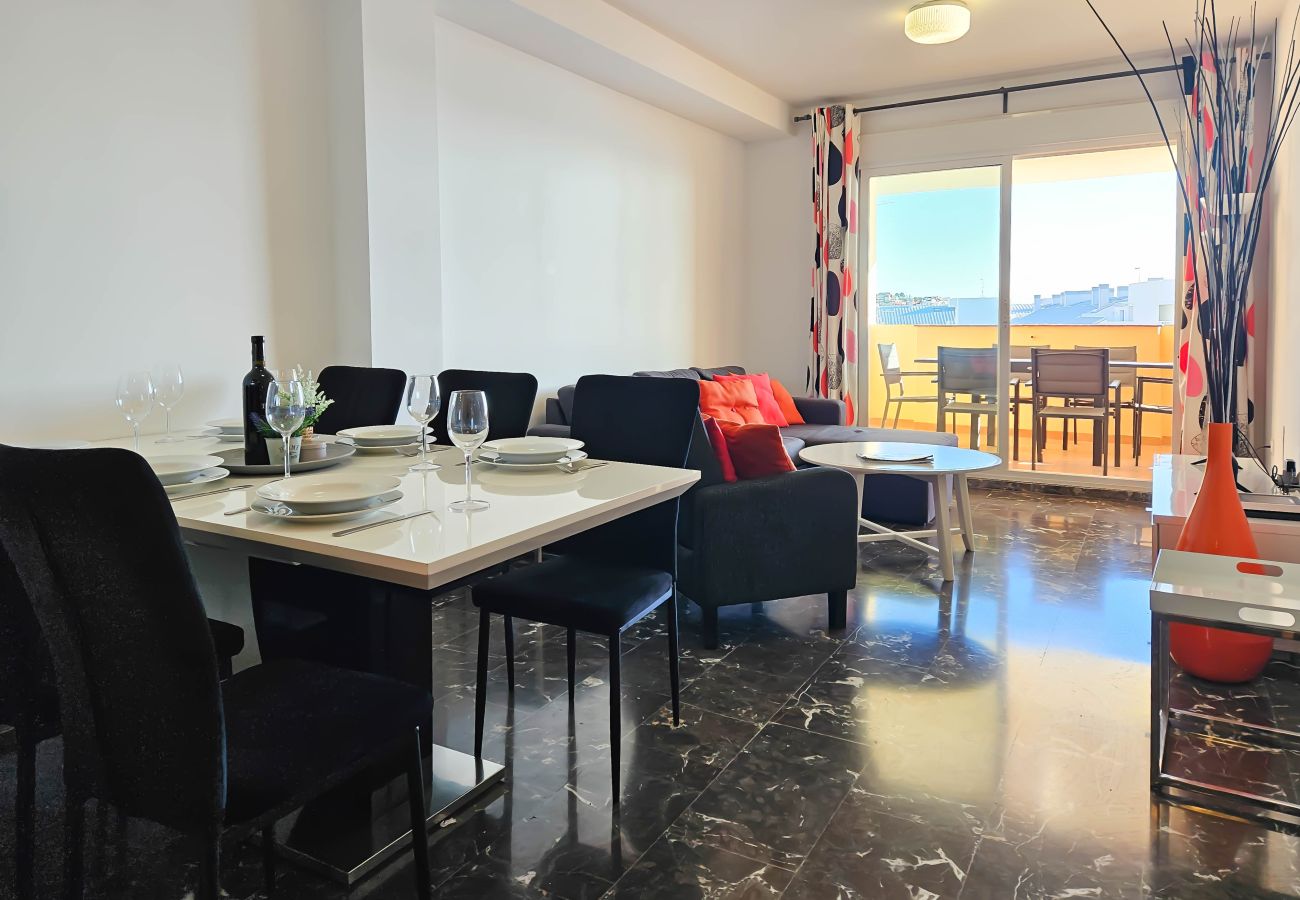Apartment in Fuengirola - Two Bedroom Apartment to rent in Carvajal