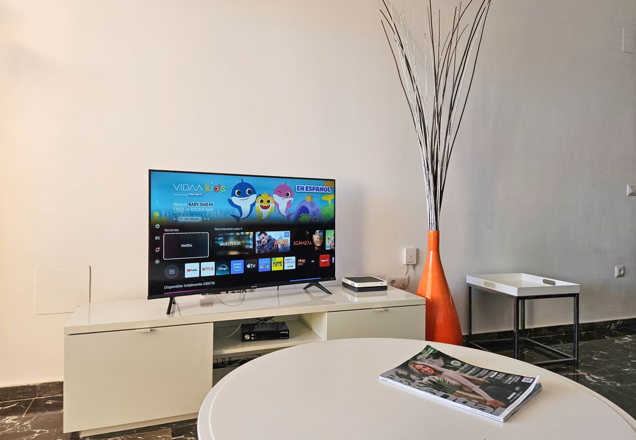 Apartment in Fuengirola - Two Bedroom Apartment to rent in Carvajal