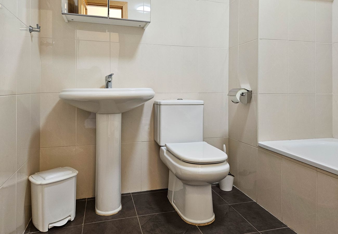 Apartment in Fuengirola - Two Bedroom Apartment to rent in Carvajal