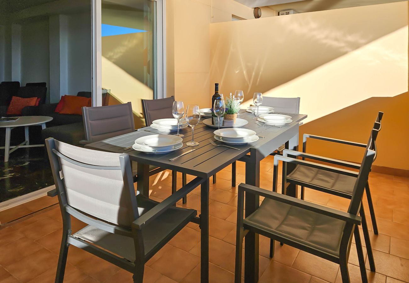 Apartment in Fuengirola - Two Bedroom Apartment to rent in Carvajal