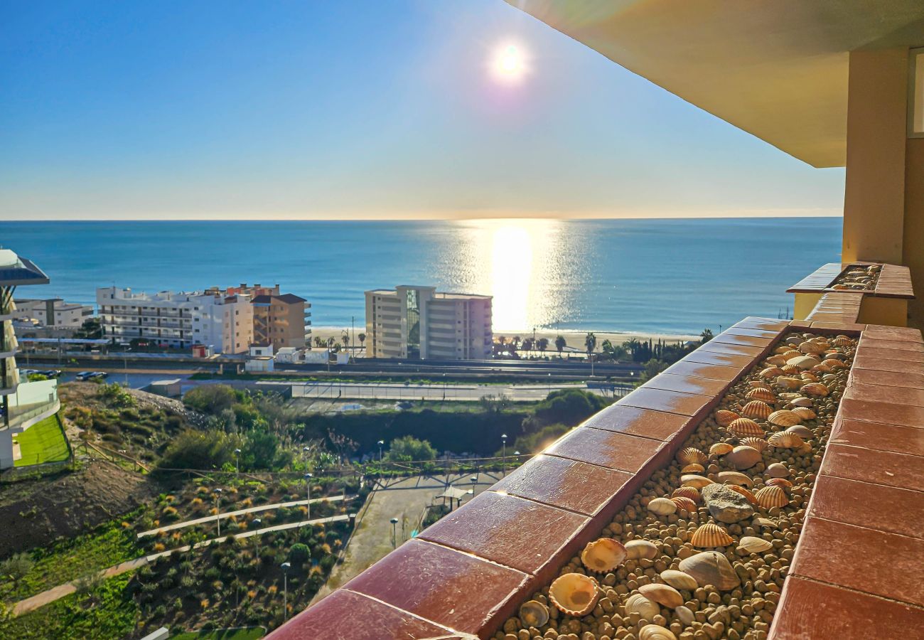 Apartment in Fuengirola - Two Bedroom Apartment to rent in Carvajal