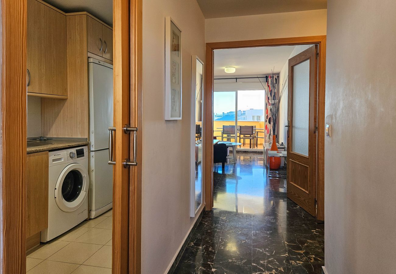 Apartment in Fuengirola - Two Bedroom Apartment to rent in Carvajal