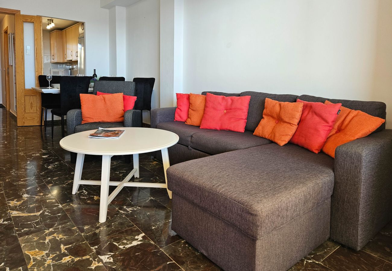 Apartment in Fuengirola - Two Bedroom Apartment to rent in Carvajal