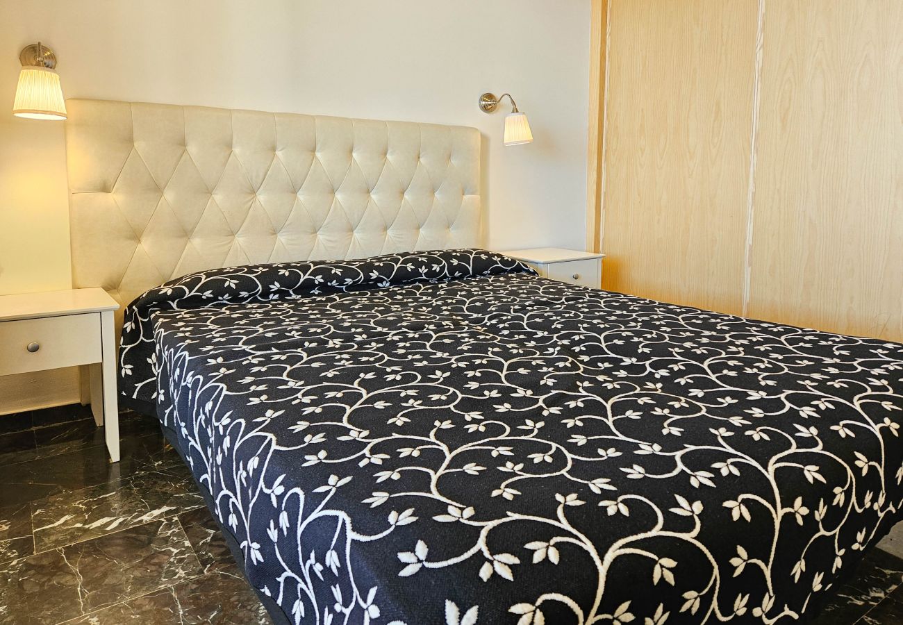 Apartment in Fuengirola - Two Bedroom Apartment to rent in Carvajal