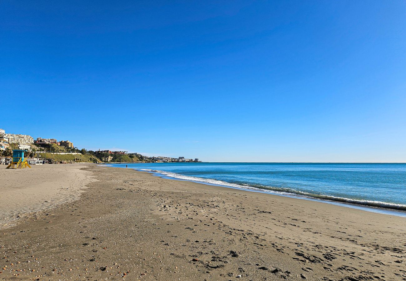 Apartment in Fuengirola - Two Bedroom Apartment to rent in Carvajal