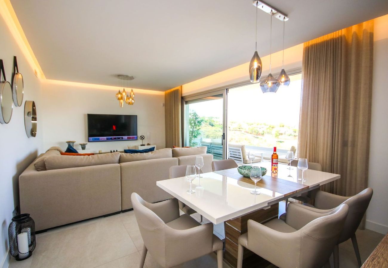 Apartment in La Cala de Mijas - Spacious modern 3 bed near the La Cala Golf resort 