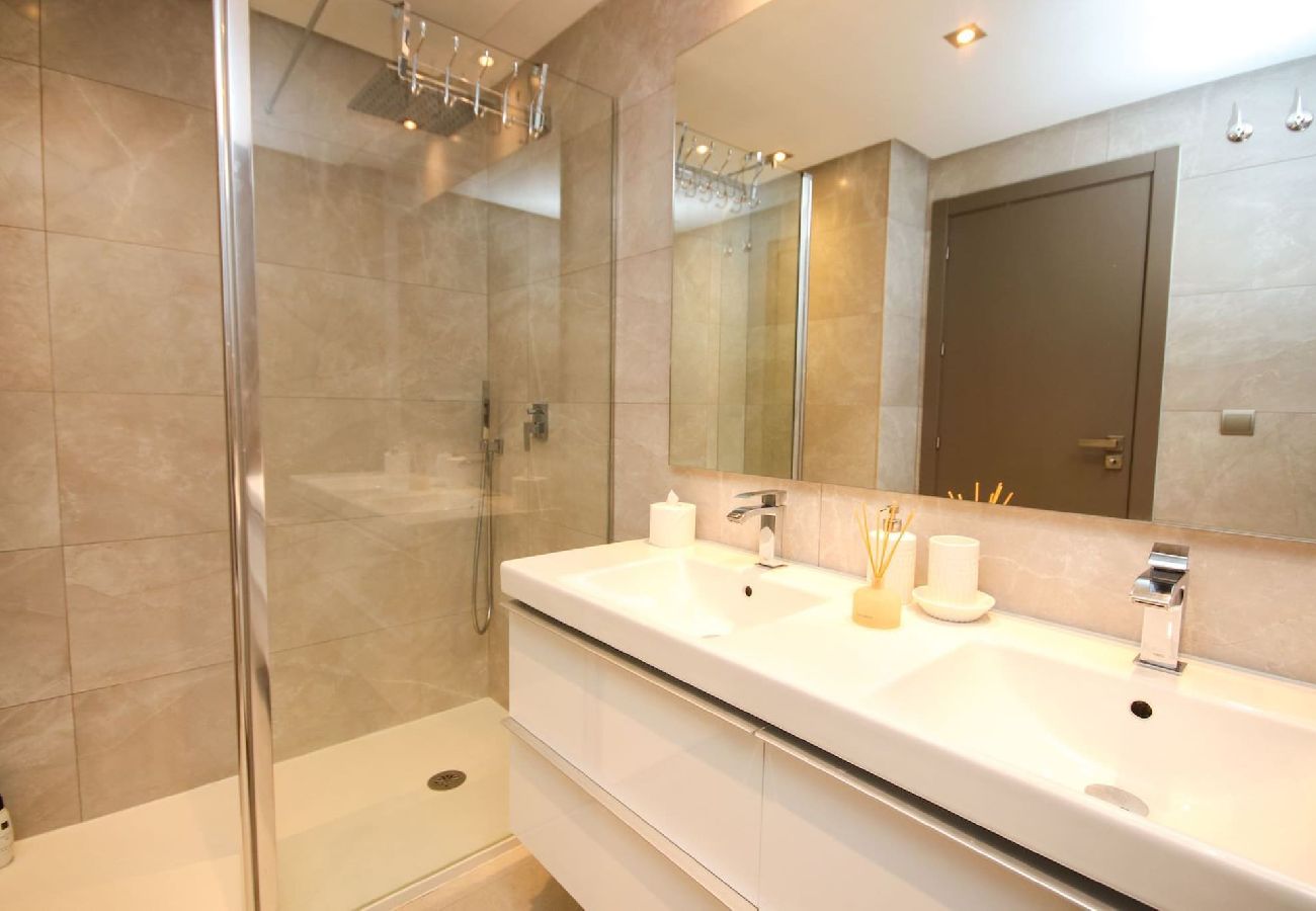 Apartment in La Cala de Mijas - Spacious modern 3 bed near the La Cala Golf resort 